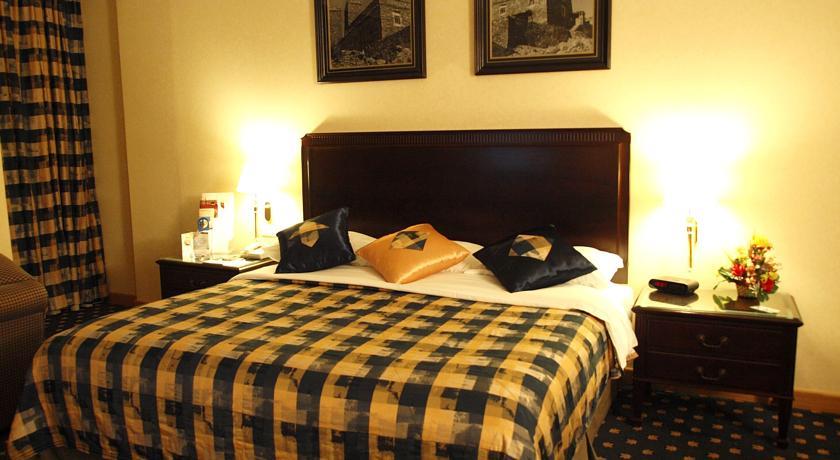 Отель Golden Tulip Al Hamra