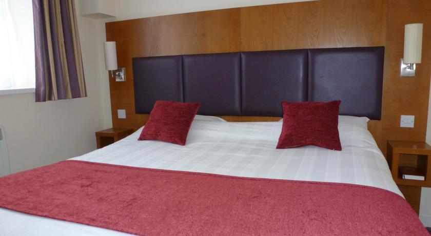 Отель Premier Inn Alderley Edge