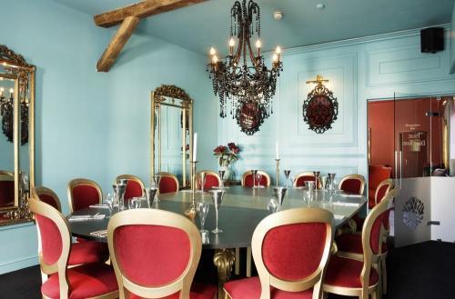 Гостевой дом The George Hotel