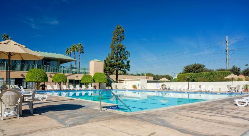 Отель Anaheim Plaza Hotel