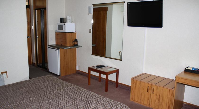 Отель Fitzherbert Castle Motel