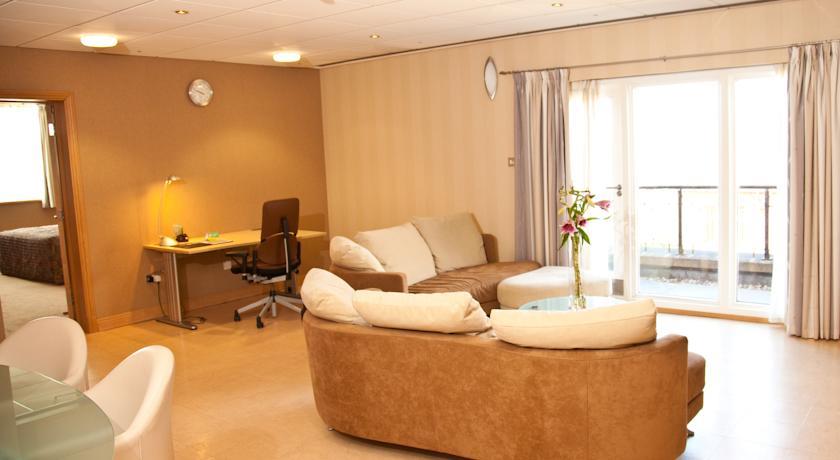 Отель De Vere Venues Cheadle House