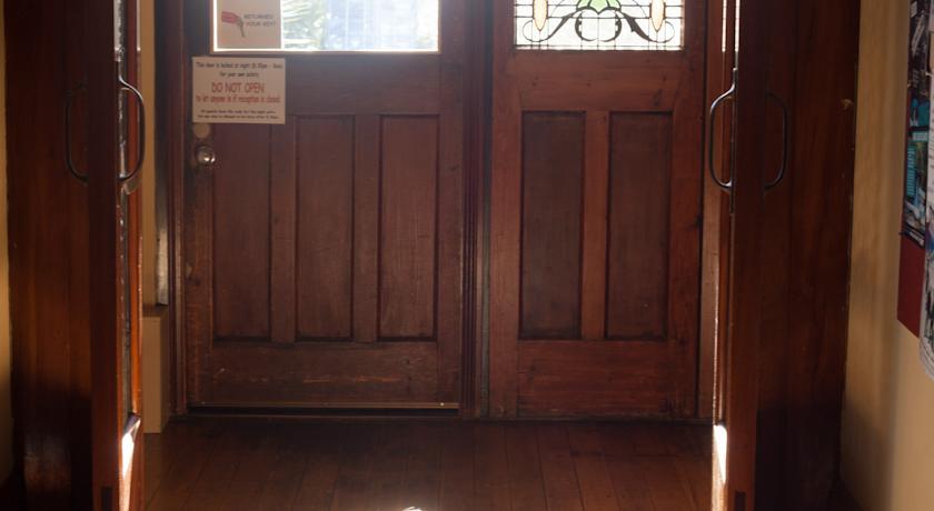 Хостел Noah's Ark Backpackers