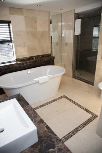 Отель Premier Hotel East London ICC