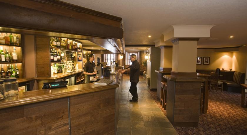 Отель The Angus Hotel
