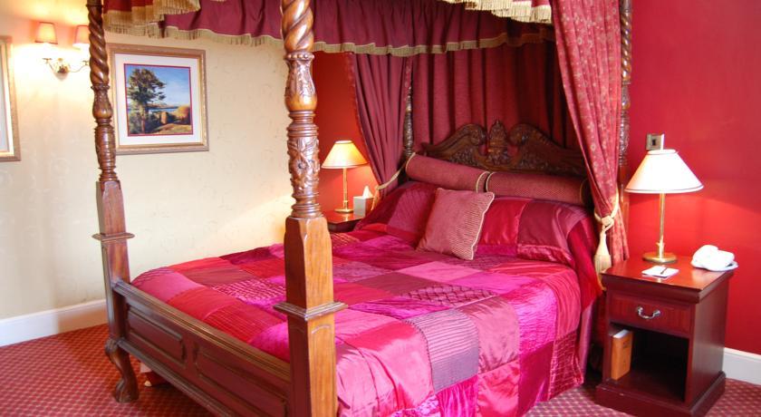 Отель Saffron Hotel