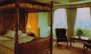 Отель Hundred House Hotel