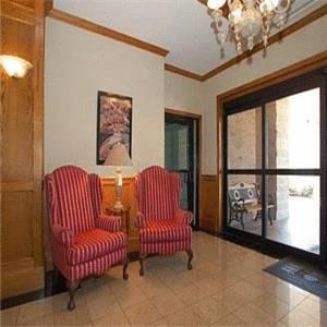 Отель Comfort Inn At Founder's Tower