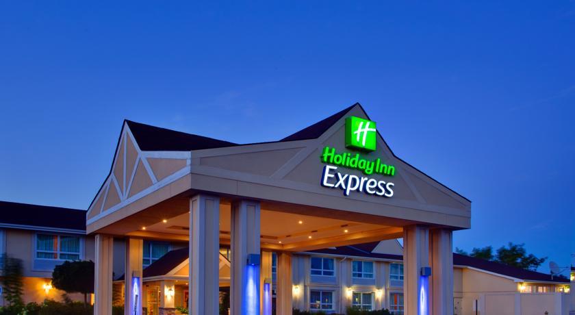Отель Holiday Inn Express Hotel & Suites Collingwood-Blue Mountain