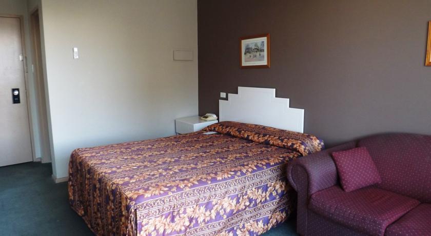 Addison Hotel