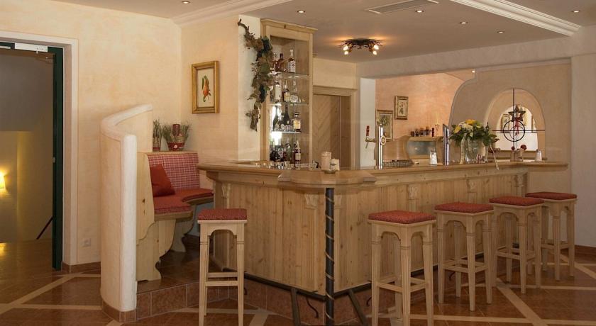 Отель Hotel Kristall
