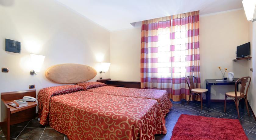 Отель Antico Albergo Madonna