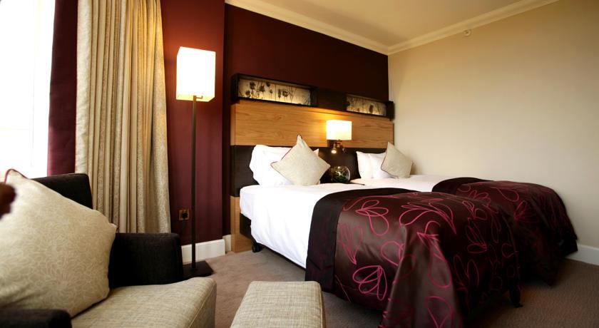 Отель DoubleTree by Hilton Dunblane Hydro Hotel