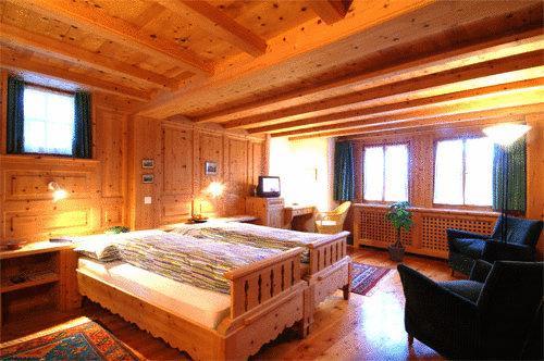 Отель Hotel Chasa Sofia