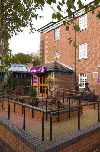 Отель Premier Inn Stockport Central