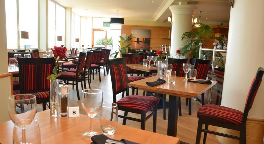 Отель The Riviera Hotel & Holiday Apartments Alum Chine