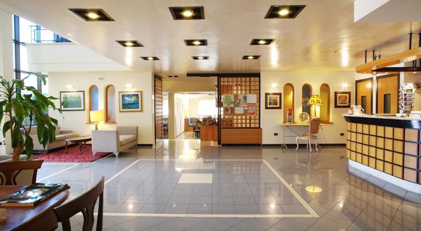 Отель Cristallo Hotel