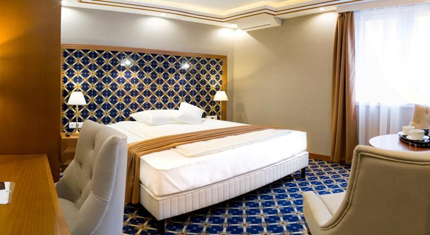 Отель Hotel Central