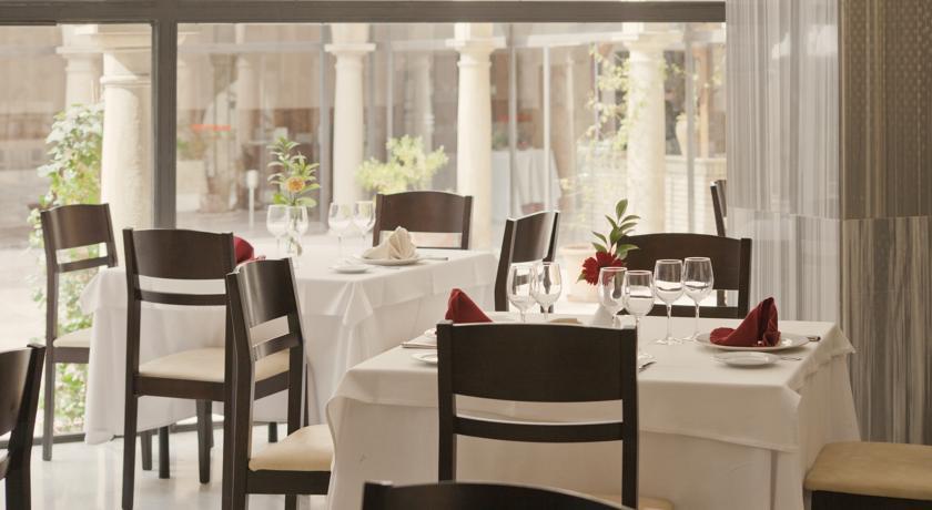 Отель Hotel TRH Baeza