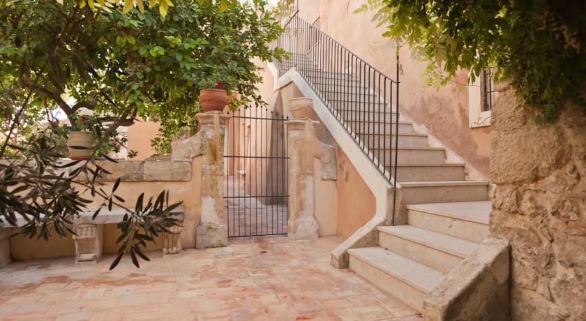 Апартаменты Palazzo Gambuzza "Maison de Charme"