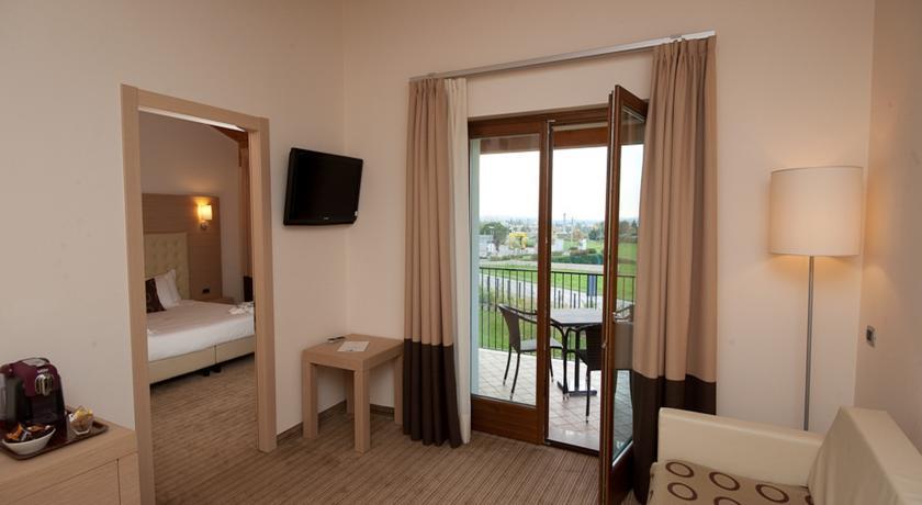 Отель Hotel Parchi Del Garda