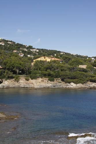 Отель Hôtel Les Calanques