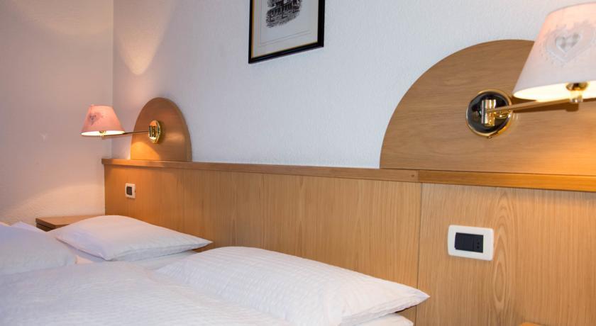 Отель Hotel Nès Crépes
