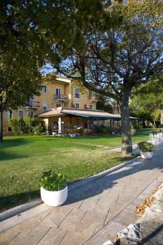 Отель Hotel Lugana Parco Al Lago