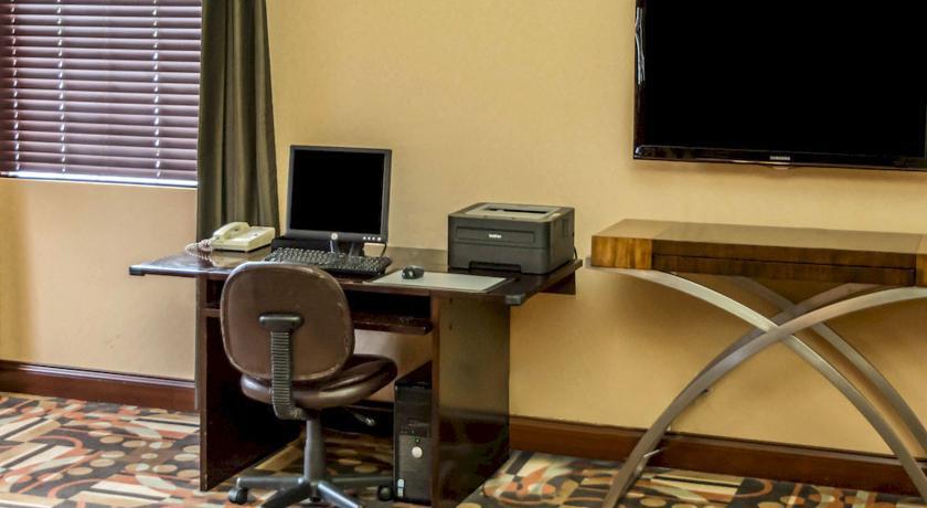 Отель Comfort Inn and Suites Cincinnati