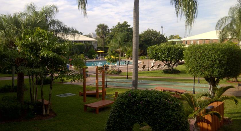 Отель Best Western Palm Beach Lakes Inn