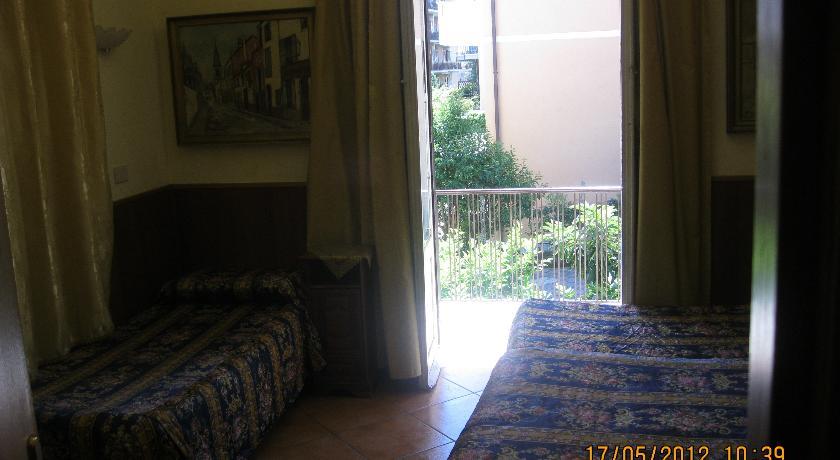 Отель Le Petit Hotel