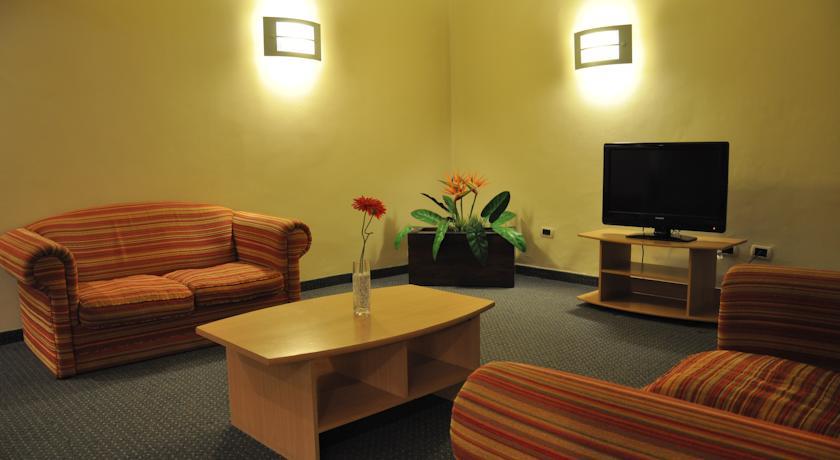 Отель Hotel Corrientes Plaza