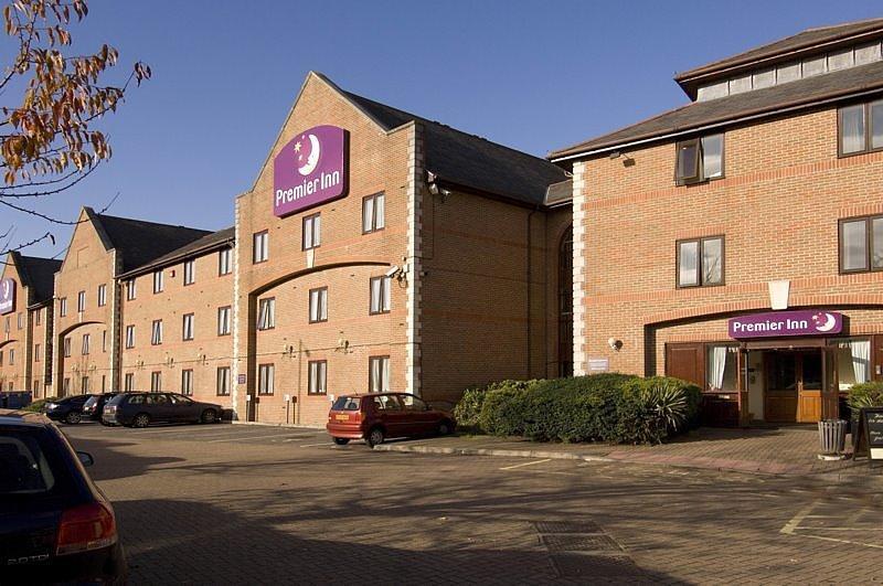 Отель Premier Inn Guildford Central