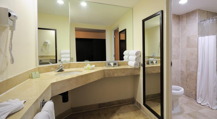 Отель Holiday Inn Uruapan