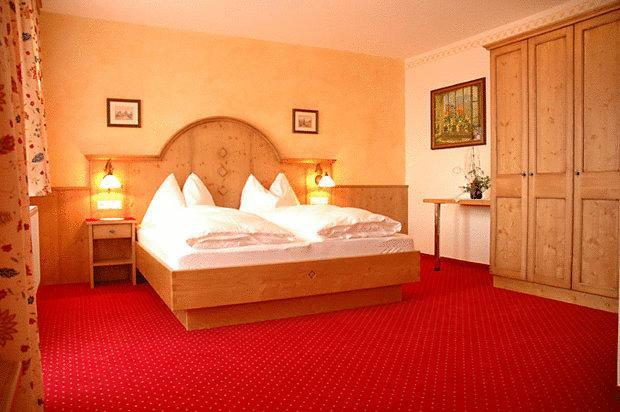 Отель Hotel Garni Landhaus Trenkenbach