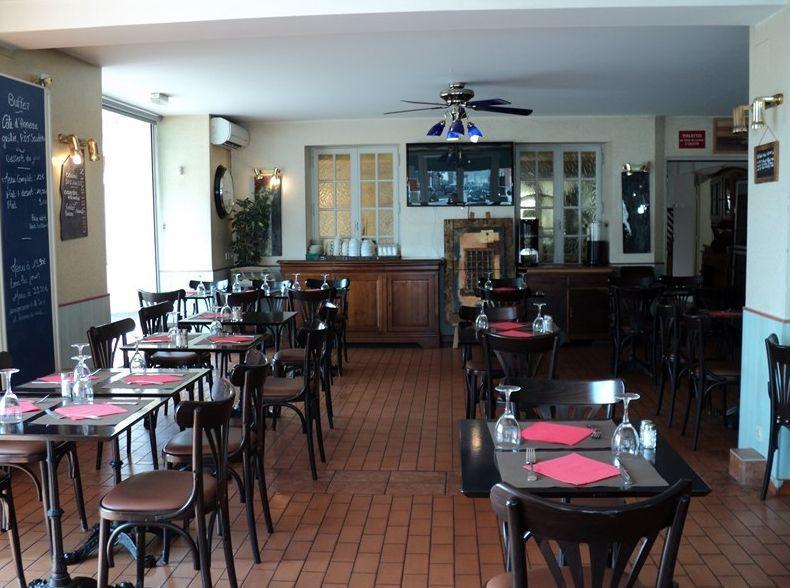 Отель Hotel Bar Restaurant D'Hourtin