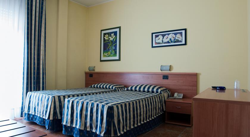 Отель Hotel Blue Ribbon