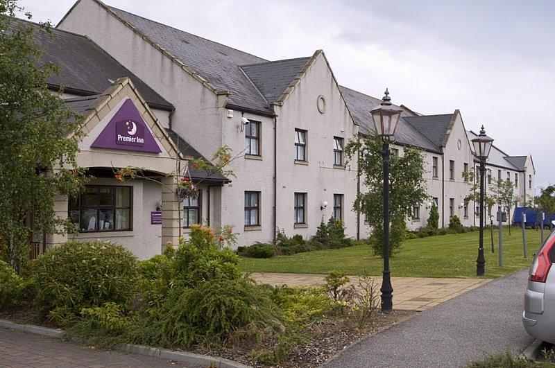 Отель Premier Inn Elgin
