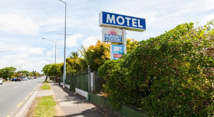 Sunset Lodge Motel