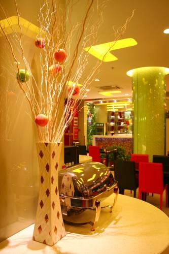 Отель Yangtze River TOMOLO Hotel (Wuzhan Branch)