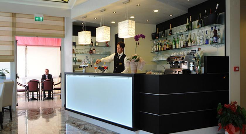 Отель Hotel Amburgo