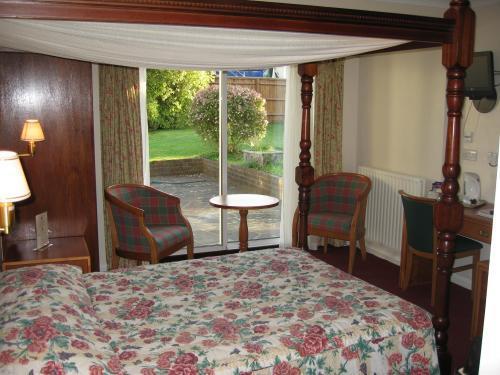 Гостевой дом The Thatched House Hotel