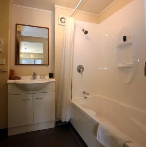 Отель Abode On Courtenay Motor Inn