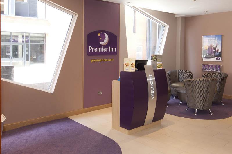 Отель Premier Inn Manchester Bury