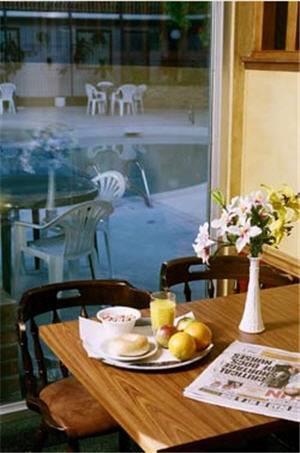 Отель Imperial Inn Medicine Hat