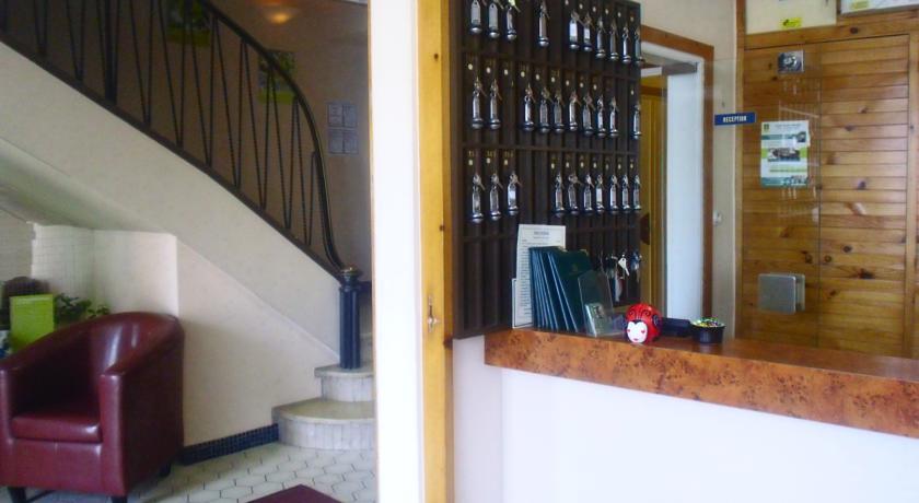Отель Logis Le Relais De La Place