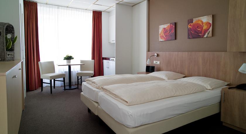 Отель Hotel van Beelen