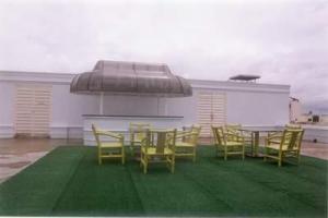 Отель The Muthoot Plaza