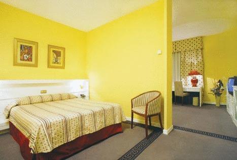 Отель Hotel Las Cigüeñas