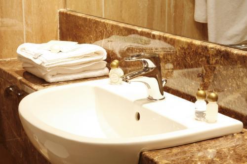 Отель Norfolk Arms Hotel